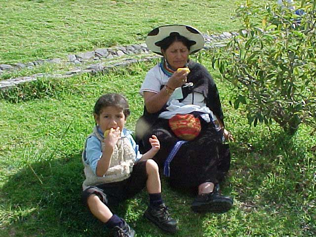 Mama Carmen Lozano y su pequeo Manuelito, Sarakurus